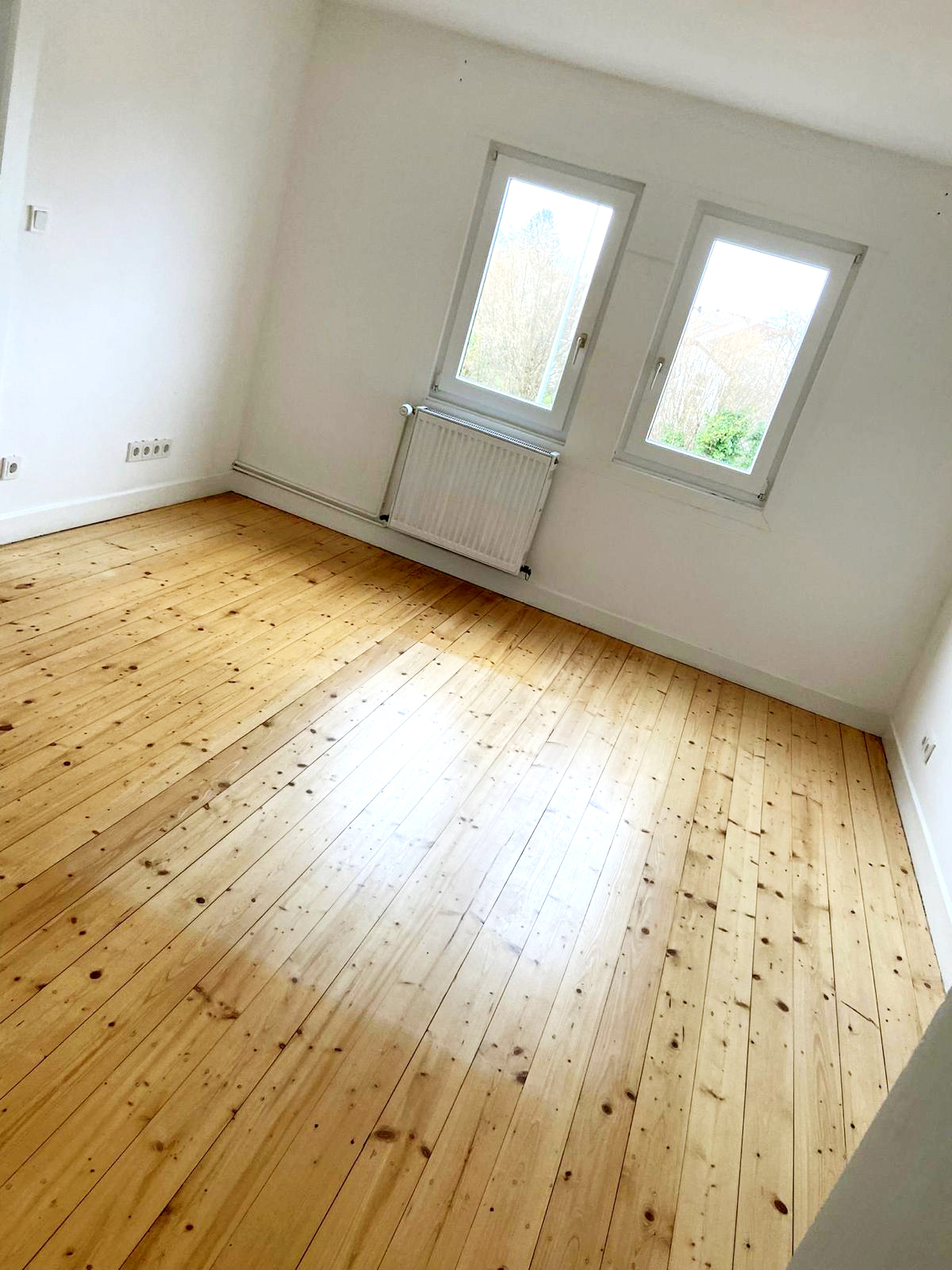 Wohnraum mit Holzboden